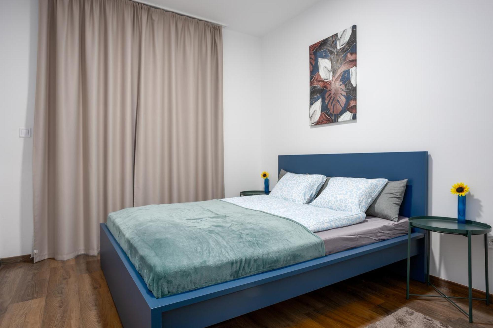 Apartment Waterfront Azure Loft With Free Parking