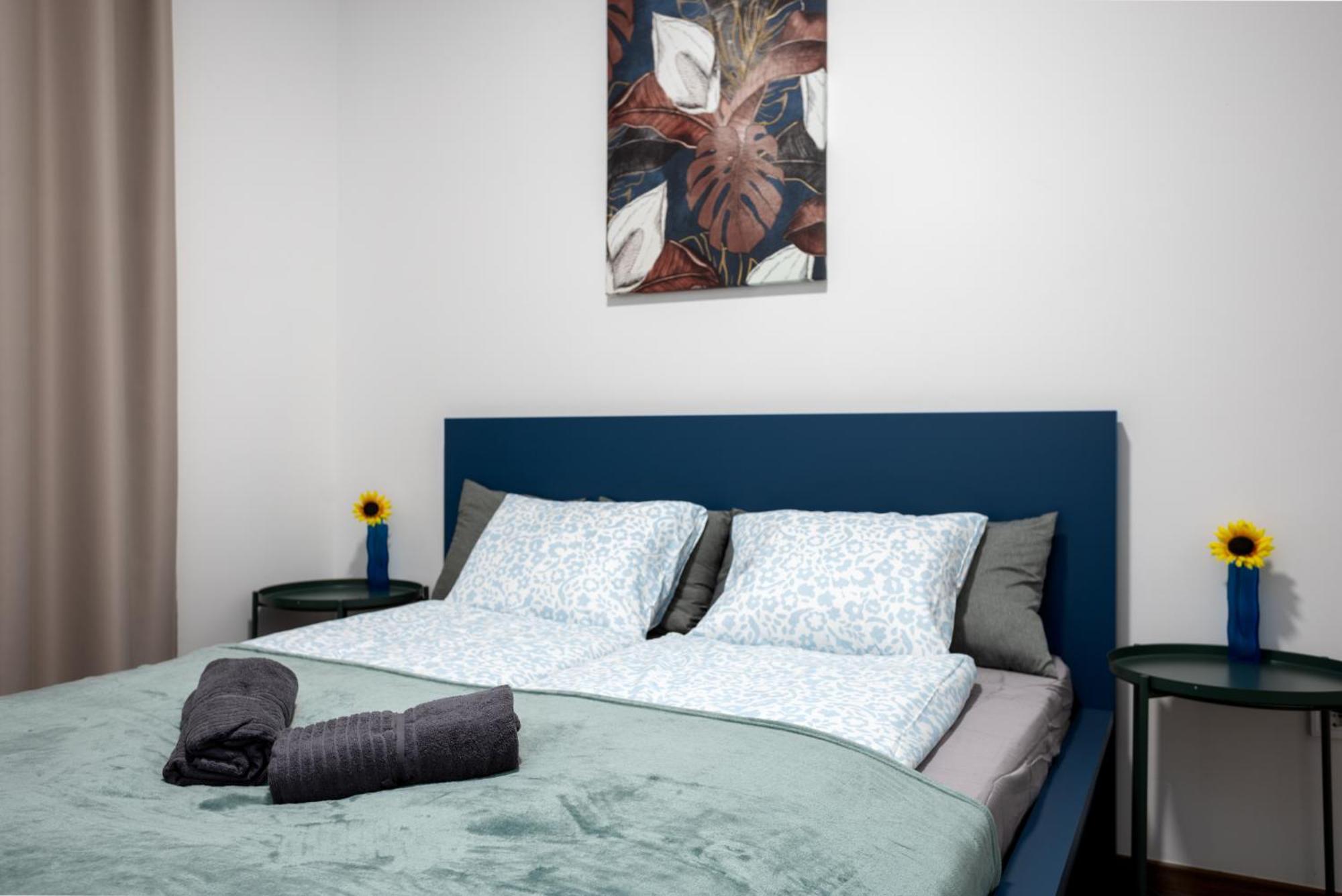Waterfront Azure Loft With Free Parking